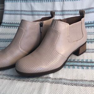 Dansko Lola Burnished Napa Sand , size 40